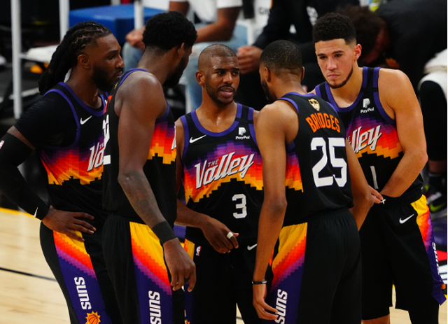  布克47分太阳擒灰熊登顶西部  