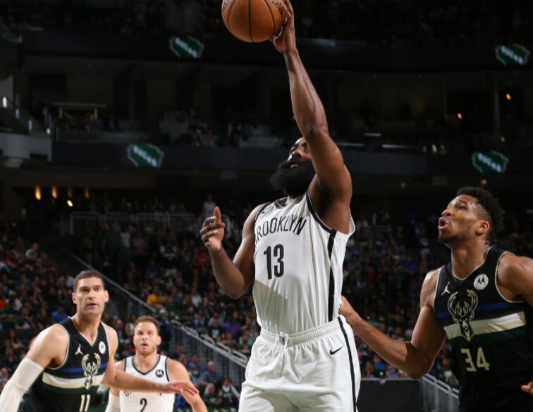  字母哥暴扣绝杀雄鹿主场险胜凯尔特人豪取五连胜